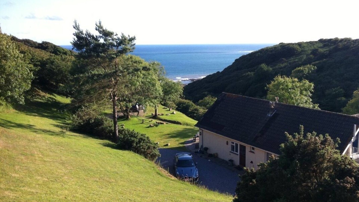 Crynant House | Ideal location for families who like sandy beaches and dramatic coastal scenery