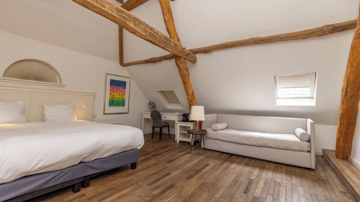 Baarlo Hotel | Ideal Location! Free Parking, Onsite Dining! Close to Jochumhof Botanical Garden