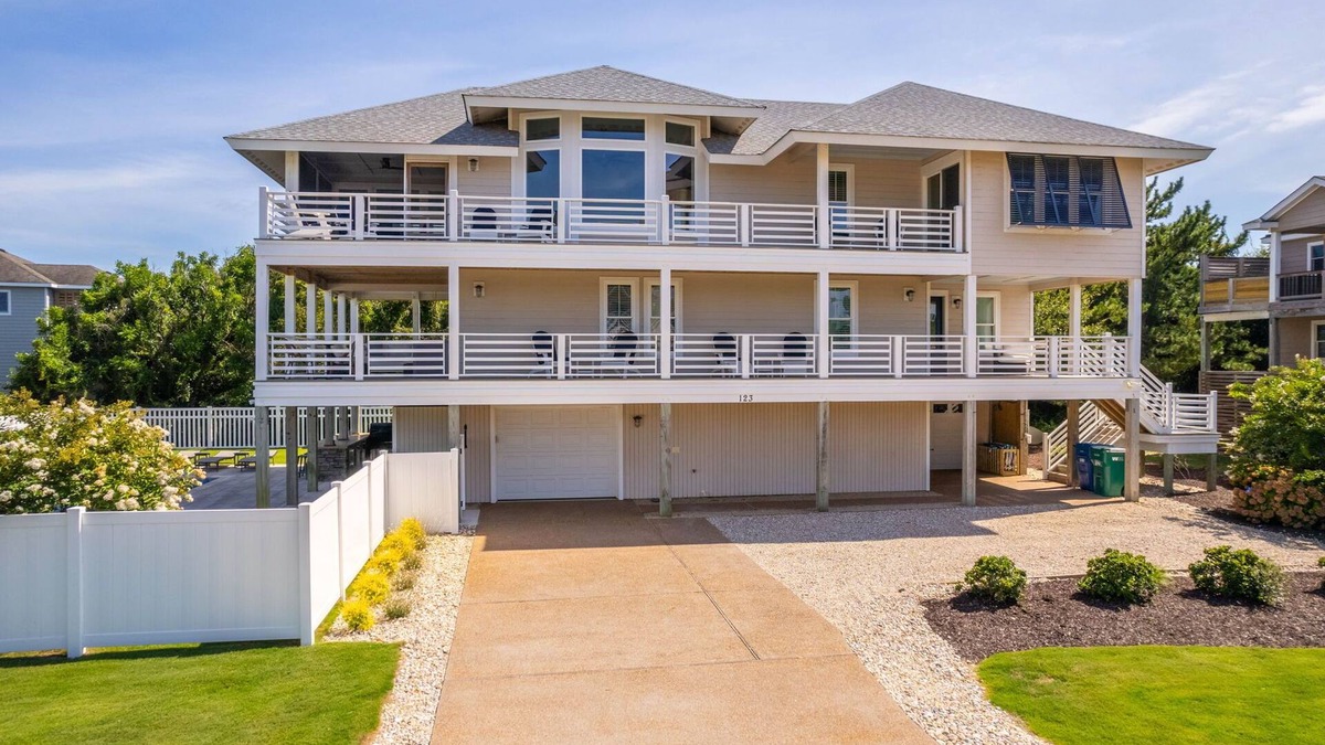 Duck House | Ideal Location in Duck, NC. Short Walk to Town and Short Walk to the Beach