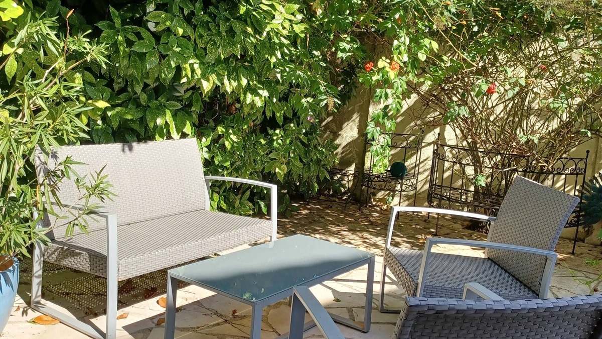 Bry-sur-Marne Cottage | Ideal LOCATION to visit Paris & Disney - very select setting with PARKING