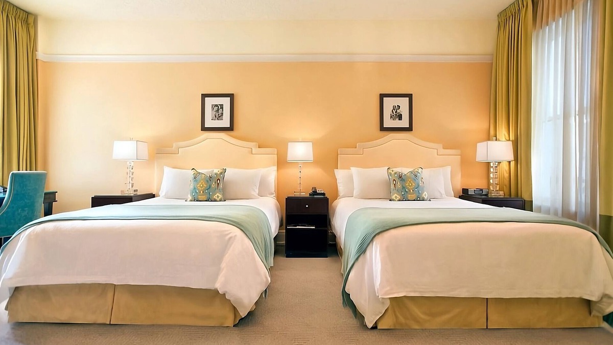 Goose Hollow Hotel | Ideal Mix of Comfort and Value! Near Providence Park! Pets are Allowed!