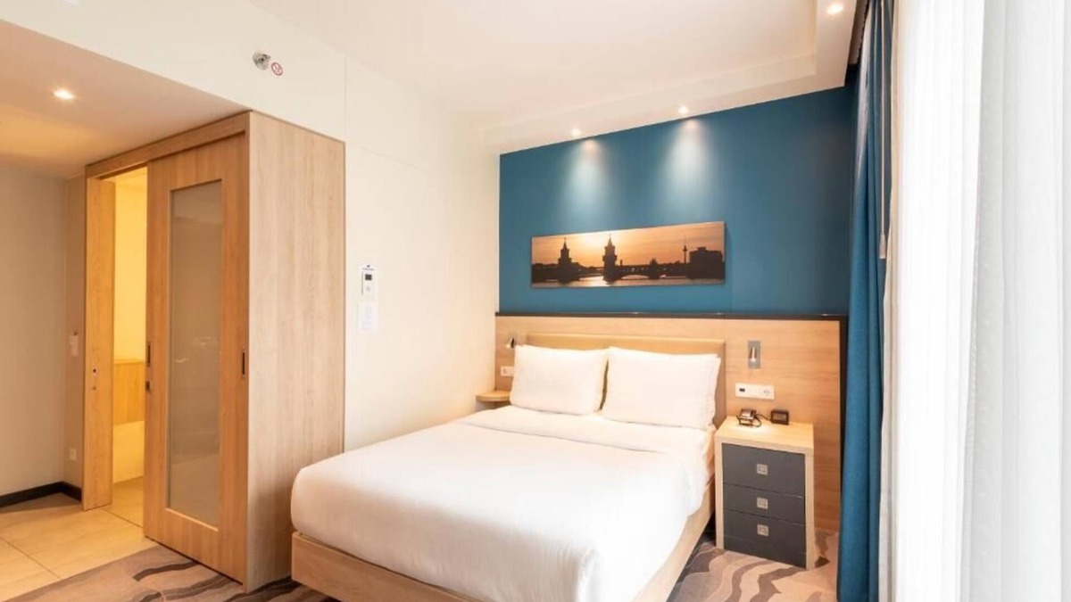 Mitte Hotel | Ideal Mix of Comfort and Value! 2 Centrally Located Units Steps Away From Berlin