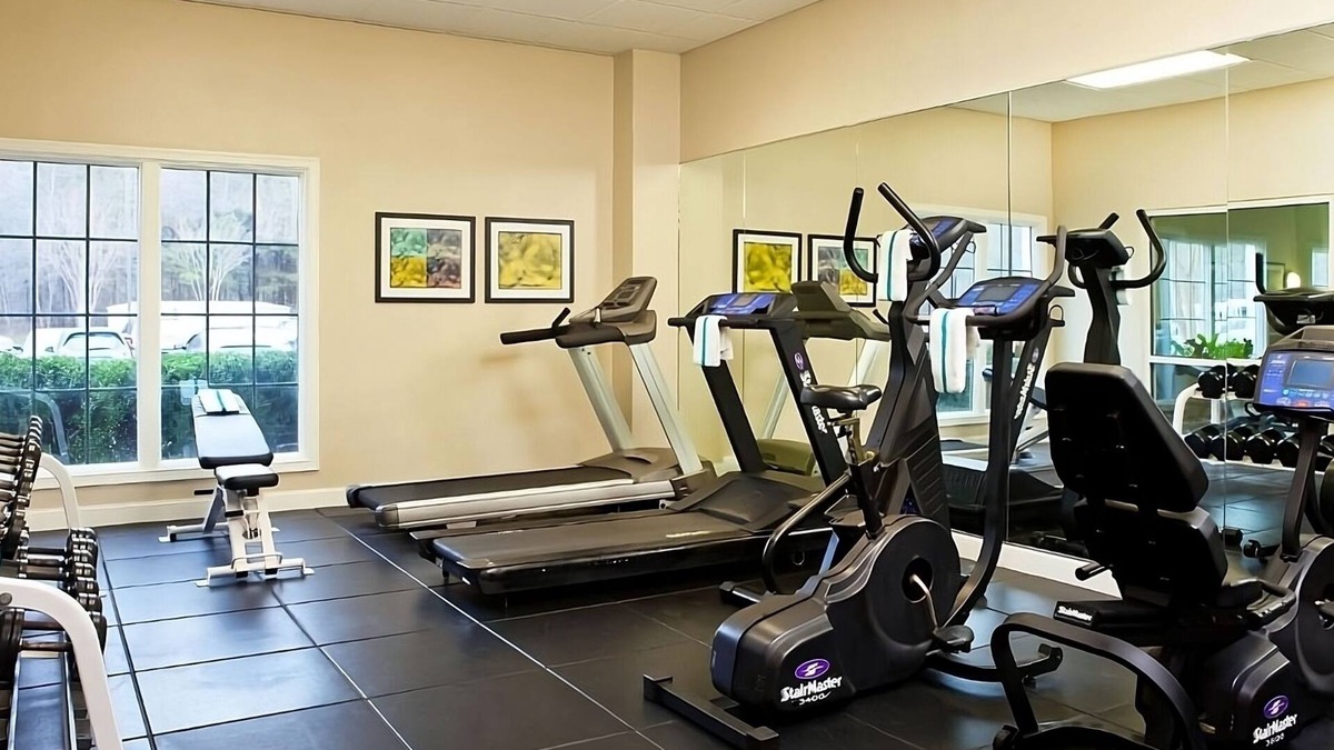 College Park Hotel | Ideal Mix of Comfort and Value! 3 Comfortable Units, Pet-Friendly, w/Pool