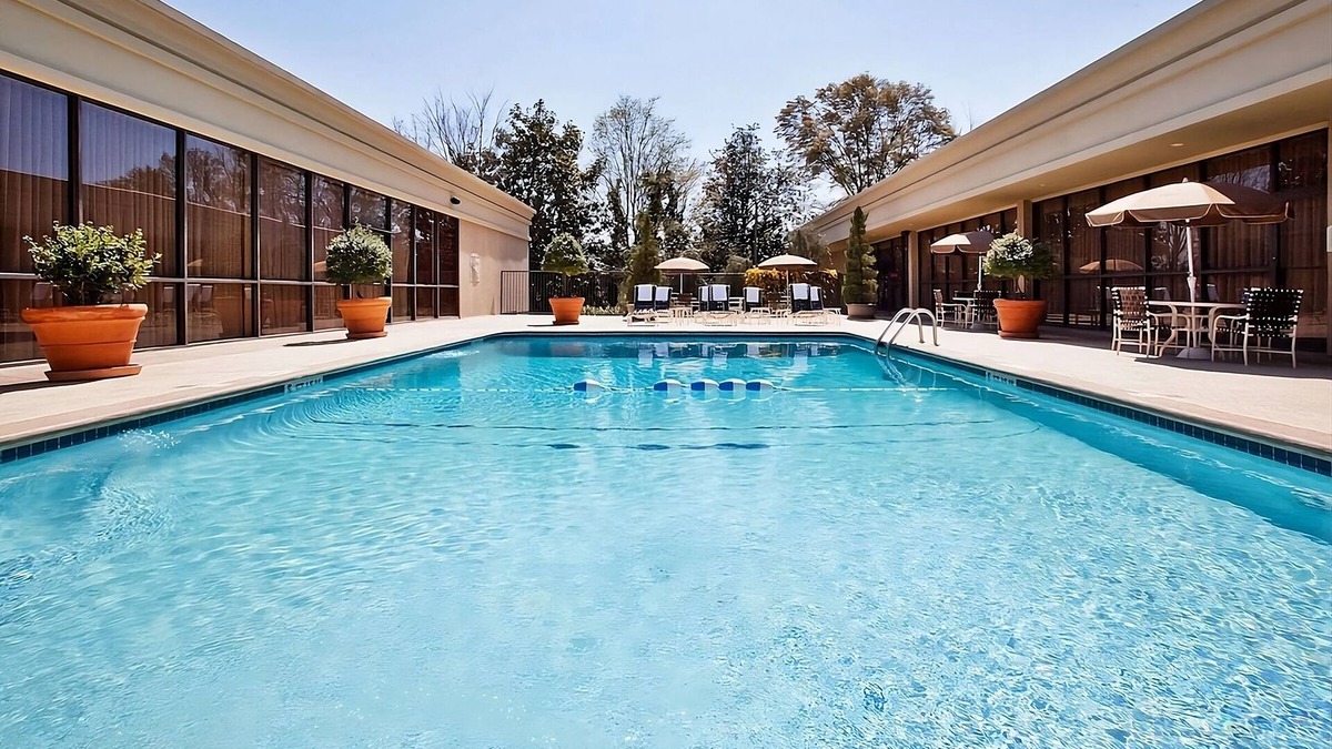 Eagan Park Hotel | Ideal Mix of Comfort and Value! Outdoor Pool, Parking, Pets are Allowed