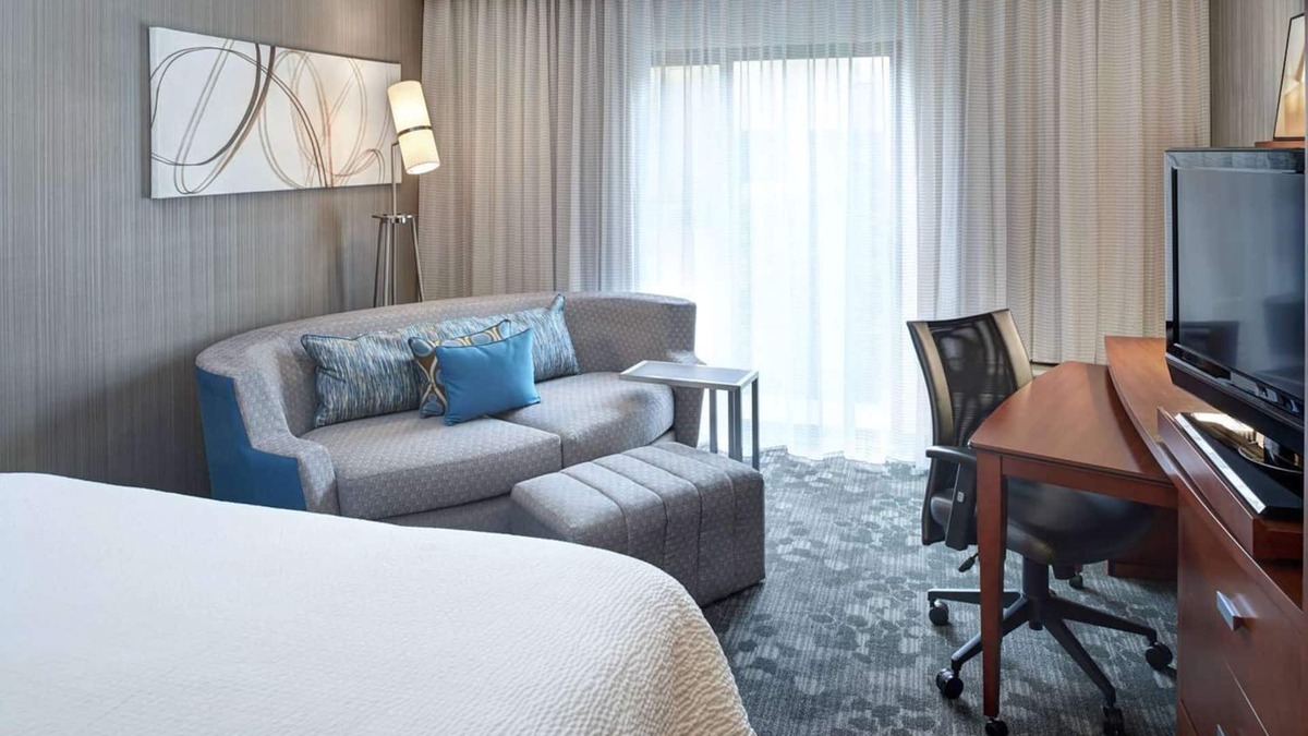 Brookfield Hotel | Ideal Mix of Comfort and Value! Indoor Swimming Pool, Pet-friendly Property!