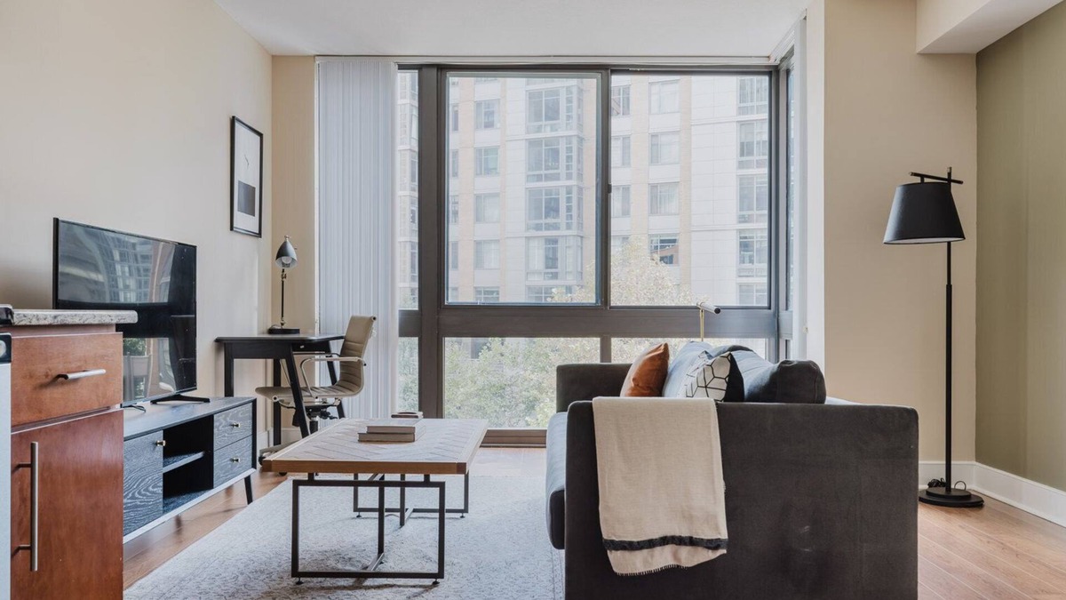 Mount Vernon Triangle Apartment | Ideal Mt Vernon 1BR w/Rooftop Pool & A/C, nr Chinatown, by Blueground