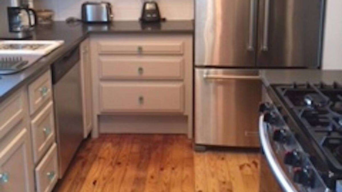 Northshore Triangle House | Ideal ND Game home, remodeled, Sleeps 8, 4 min. to ND, Rec Room, 3 flat screens.