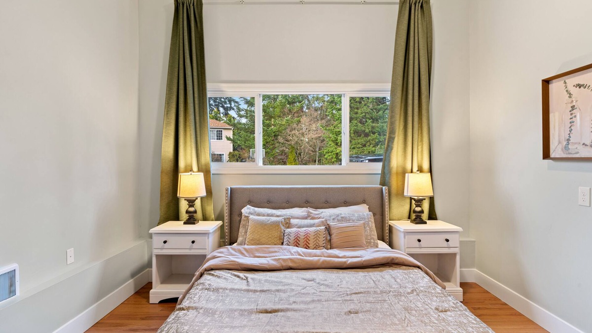 Kenmore House | Ideal Northwest Getaway | Near Lake Washington and Seattle