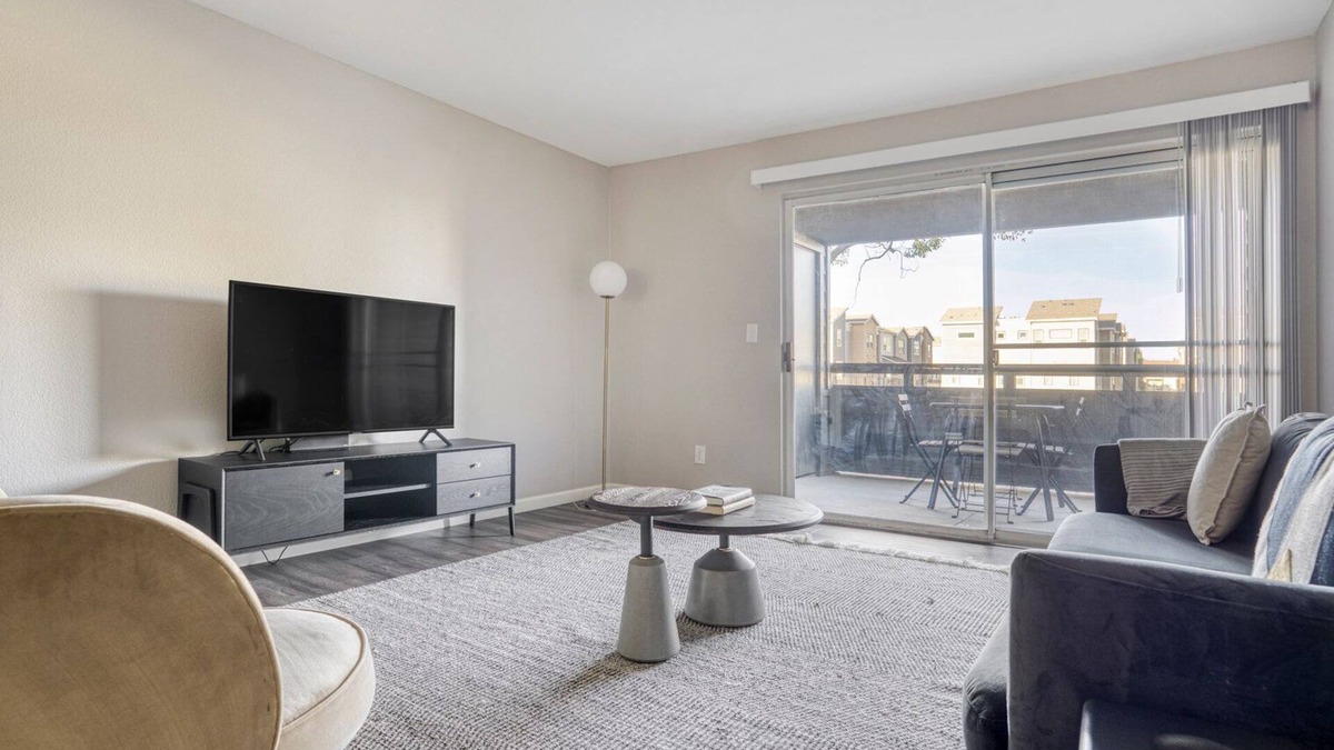 Sunnyvale Apartment | Ideal Sunnyvale 2BR w/A/C, Parking & Pool, walk to Apple, by Blueground