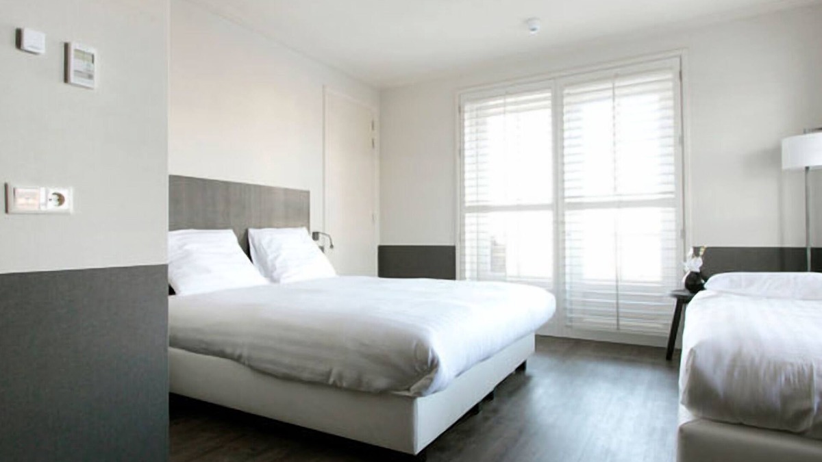 Municipality of Huizen House | Ideal Urban Stay w/Onsite Dining | Scenic Goois Nature Reserve & Local Sites