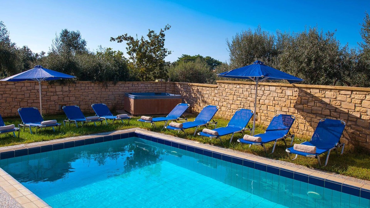 Prines Villa | Ideal villa for large groups! Private pool, Hot Tub! 5 min away from Rethymno!