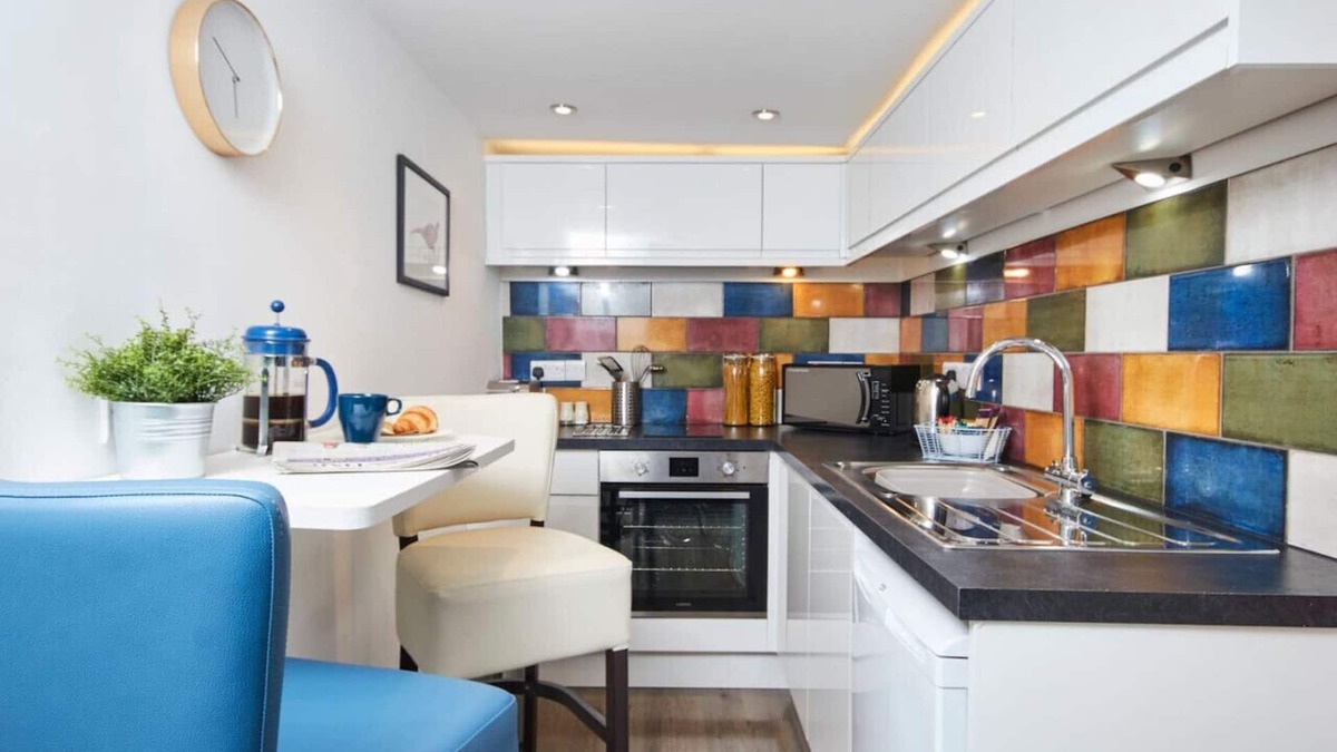 Kegworth Apartment | Ideal Work Base for EMA: Stylish Space, Gym Access