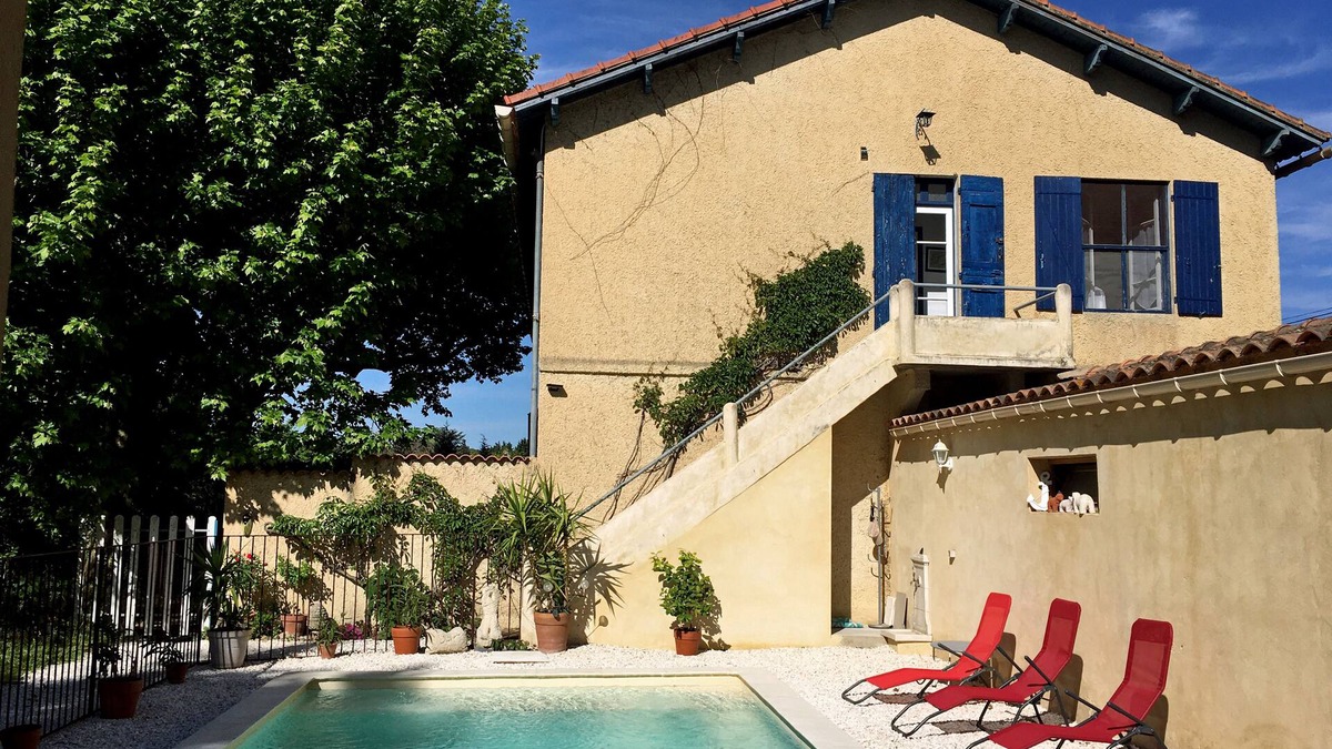 Noves Apartment | Ideally located and very peaceful - with a patio and garden
