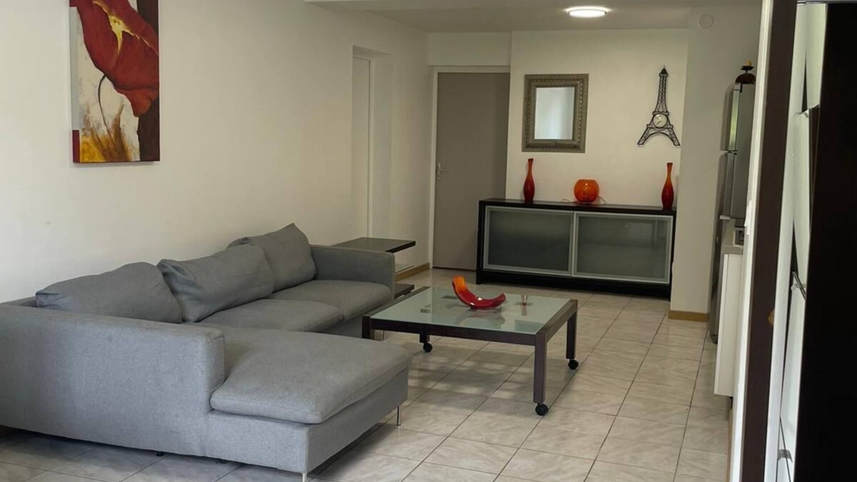 Avanne-Aveney Apartment | Ideally located apartment