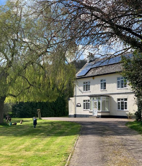 Honiton House | Ideally located Luxury Country Escape-The Lookout-with private garden dog friendly and private hot tub