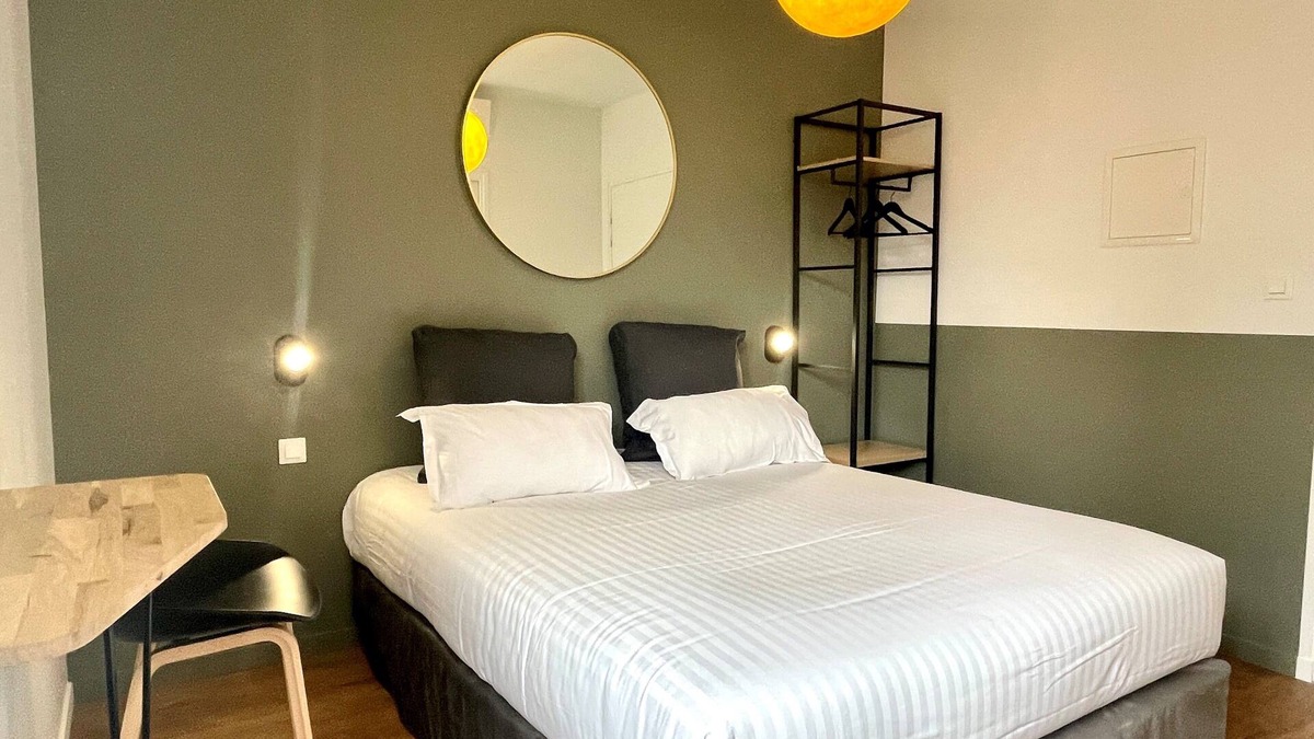 Cholet Apartment | Ideally located, quiet apartment (courtyard side), new, air-conditioned and equi