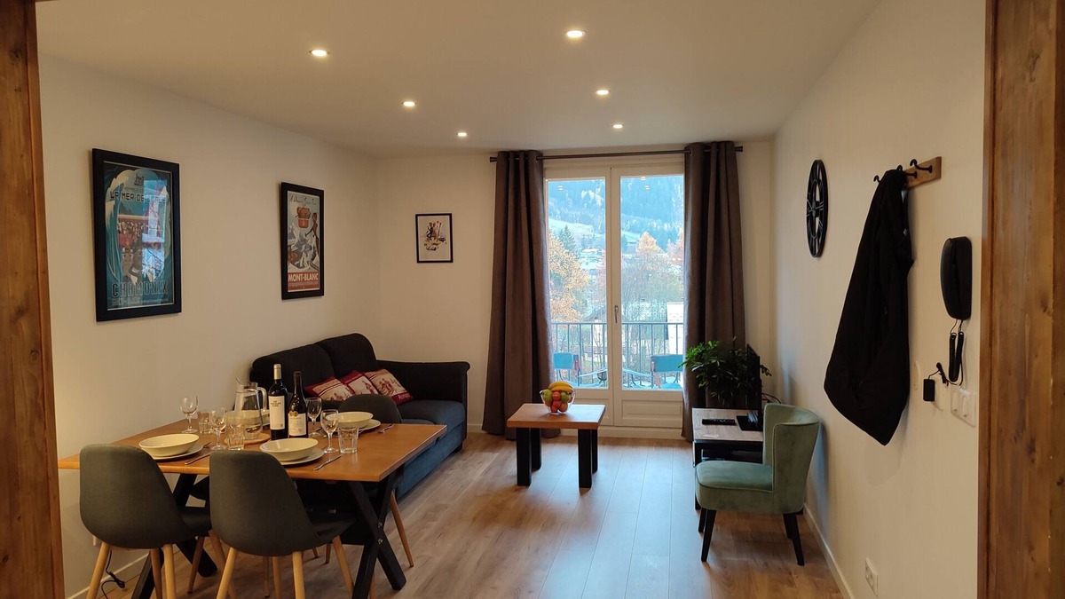 Chamonix City Centre Apartment | Ideally situated with Private Parking - Chamonix-Mont-Blanc