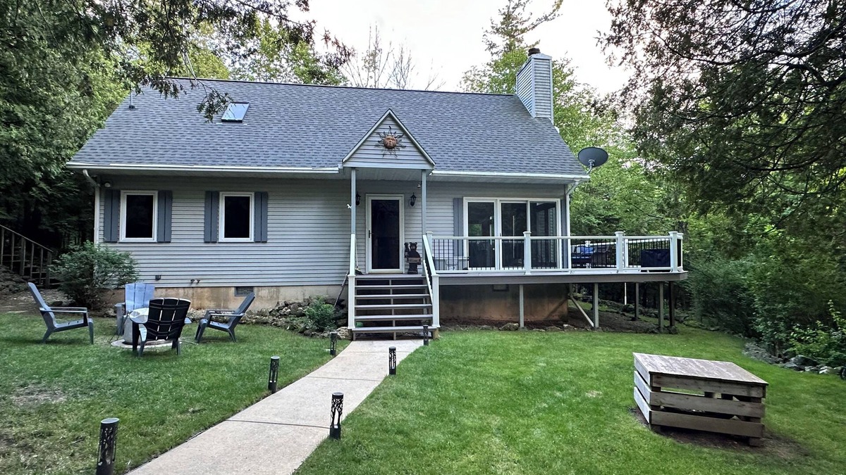 Idlewild House | Idlewild Hideaway by the Bay (with Large Deck)