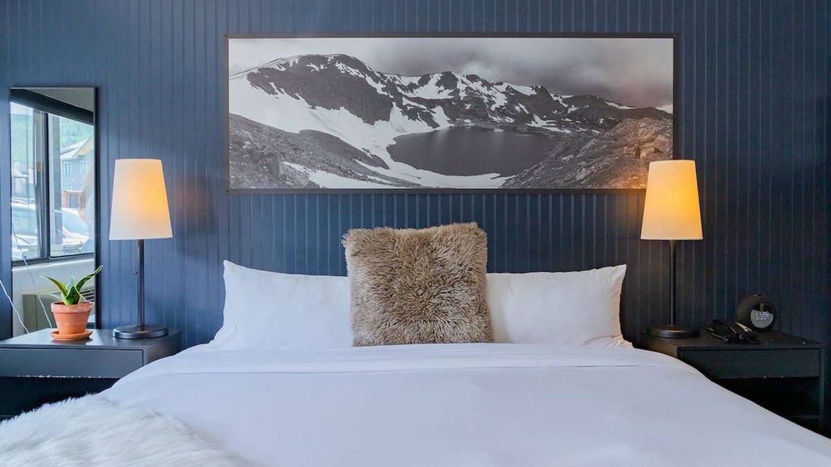 Winter Park Hotel | Idlewild King + Twin Bunks, Gravity Haus Winter Park, Outdoor Hot Tub, Central