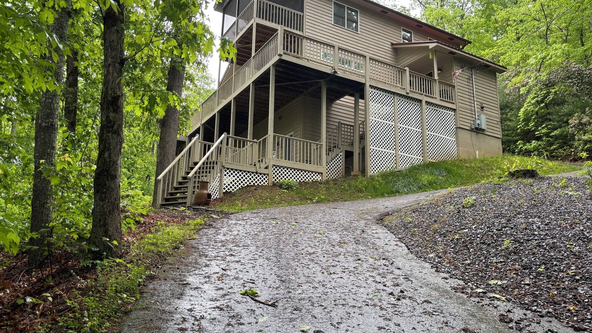 Murphy House | Idlewood - Escape to your dream mountain retreat in Western North Carolina
