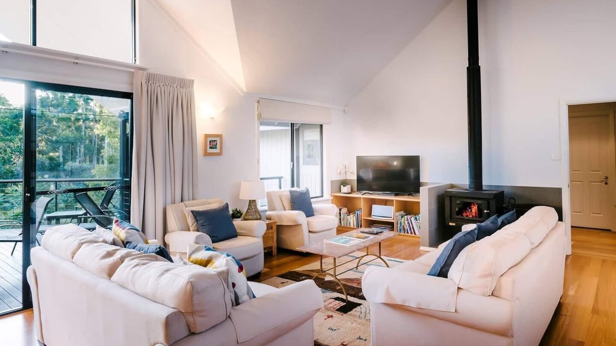 Yallingup Siding House | Idyll Estate Bushland Gem with Spa and Tennis Court