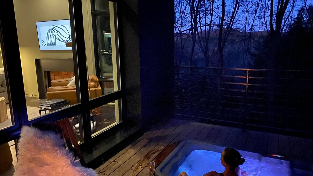 South Bloomingville Cottage | Idyll Reserve 4 | The Hillside - new, luxe, hot tub and fireplace