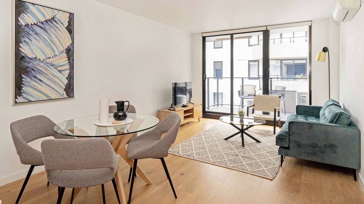 Brunswick East Apartment | Idyllic 1-Bed Near Popular Shopping Streets
