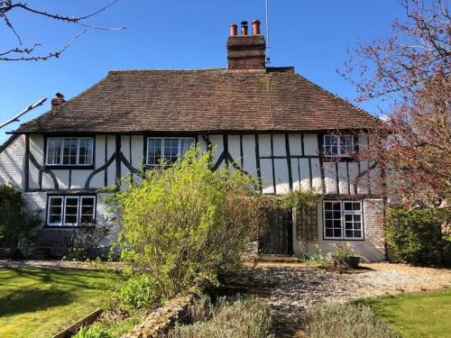 Petham House | Idyllic 15th century farmhouse with hot tub