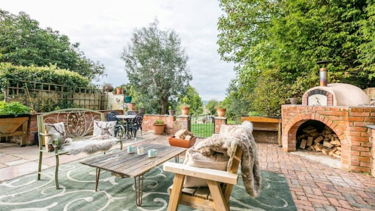 Hawkhurst Cottage | Idyllic 2- Bedroom barn with amazing views