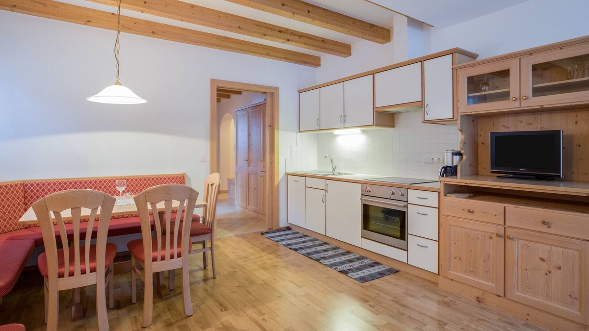 Valles Apartment | Idyllic Apartment "Wieserhof Benjamin" with Balcony, Mountain View & Wi-Fi