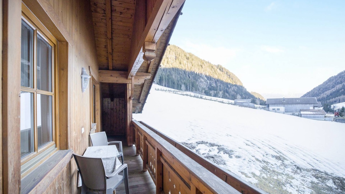 Valles Apartment | Idyllic Apartment "Wieserhof Philipp" with Balcony, Mountain View & Wi-Fi