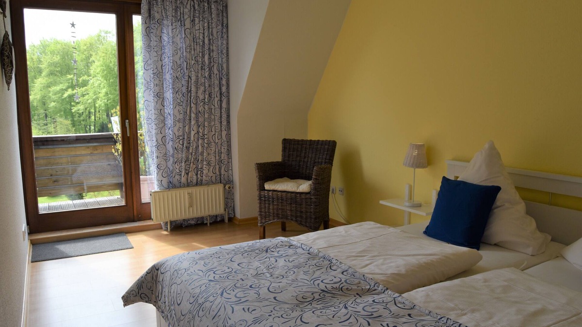 Gueby Apartment | Idyllic apartment with garden view and balcony