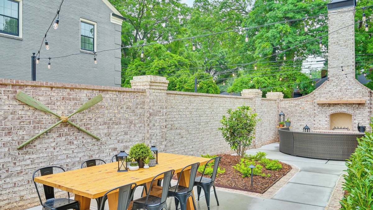 Belmont Historic District House | Idyllic Belmont Home < 1 Mi to Historic District!