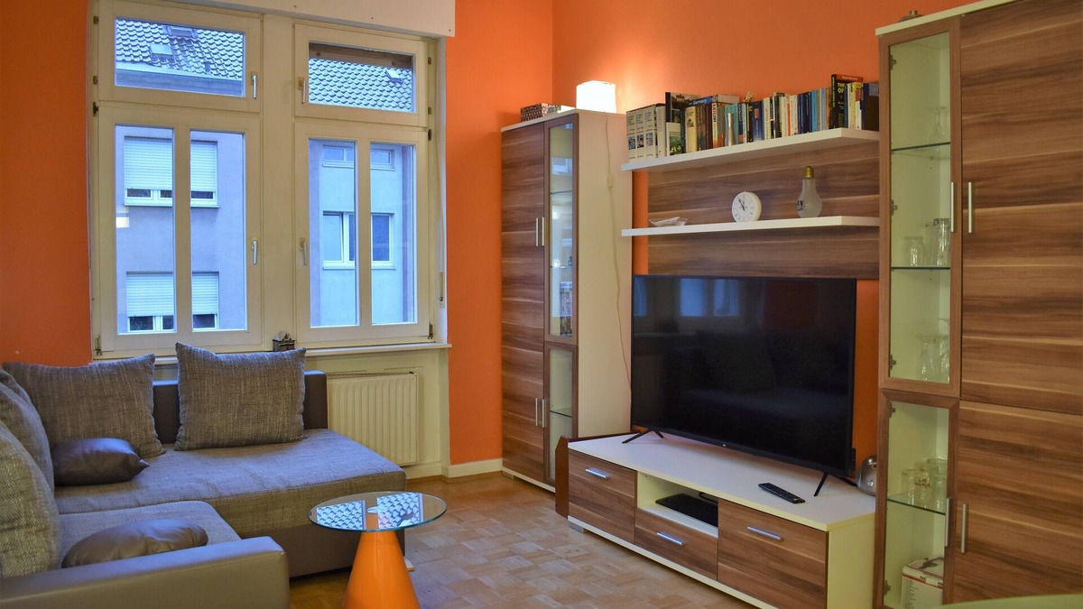Weststadt Apartment | Idyllic, central, quiet, high-quality apartment in an old building with excellent transport connections