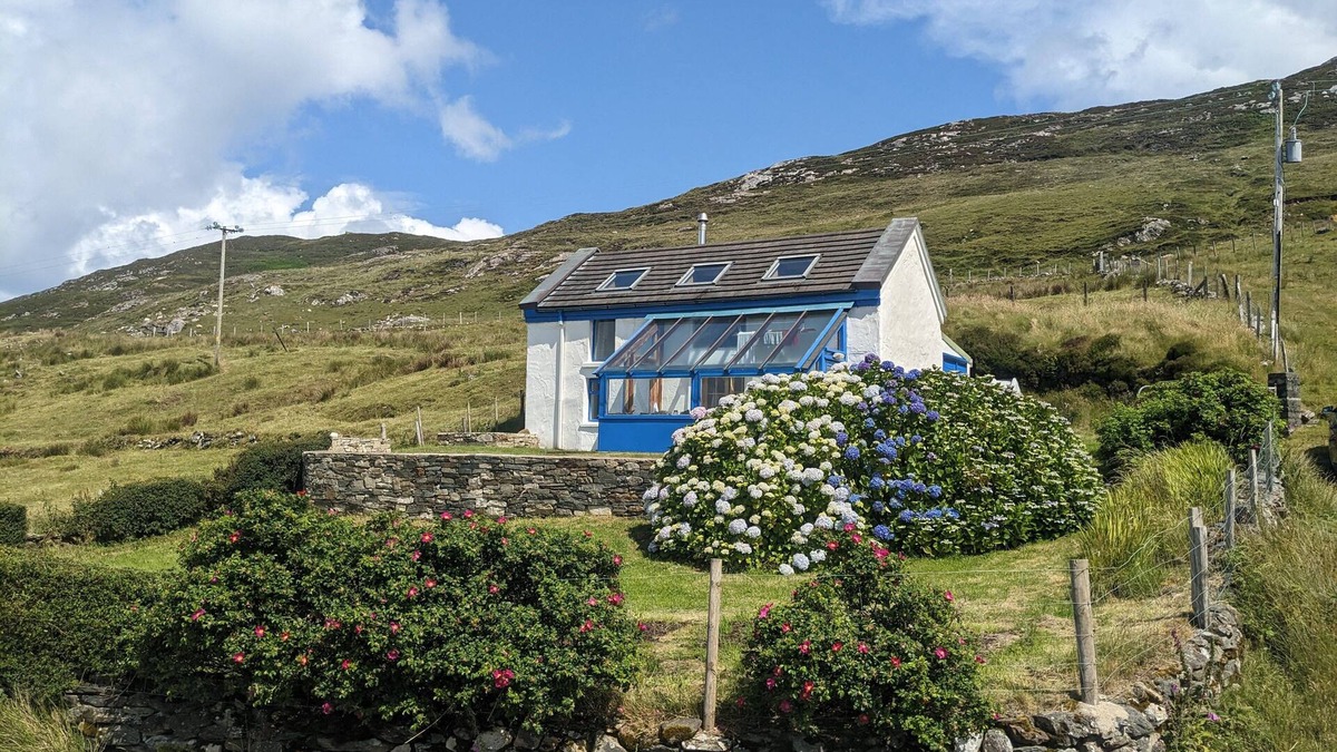 Renvyle Cottage | Idyllic Connemara cottage with sweeping sea, island and mountain views.