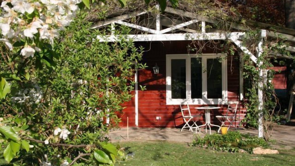 Bommern Apartment | Idyllic cottage Sweden for 3 (-4) persons with terrace and a great garden!