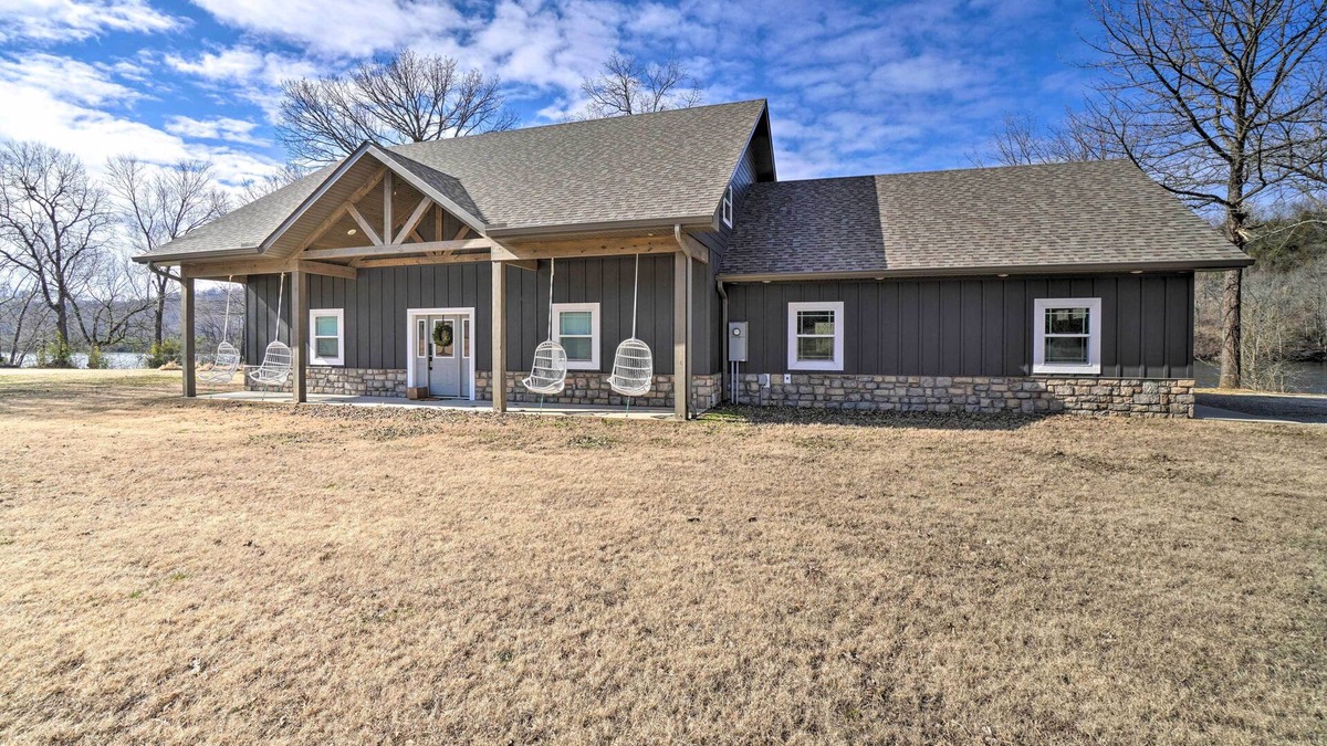 Cotter Cottage | Idyllic Cotter Escape: Steps to White River!