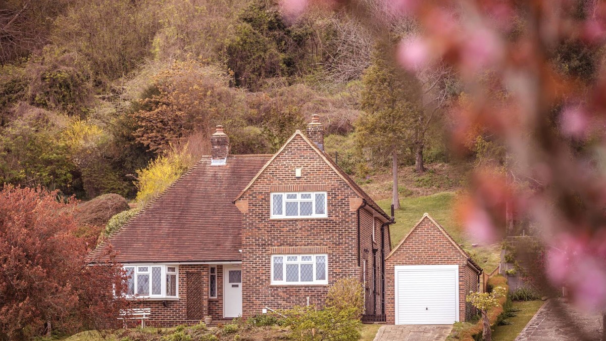 East Dean and Friston House | Idyllic Country Cottage Green Pastures