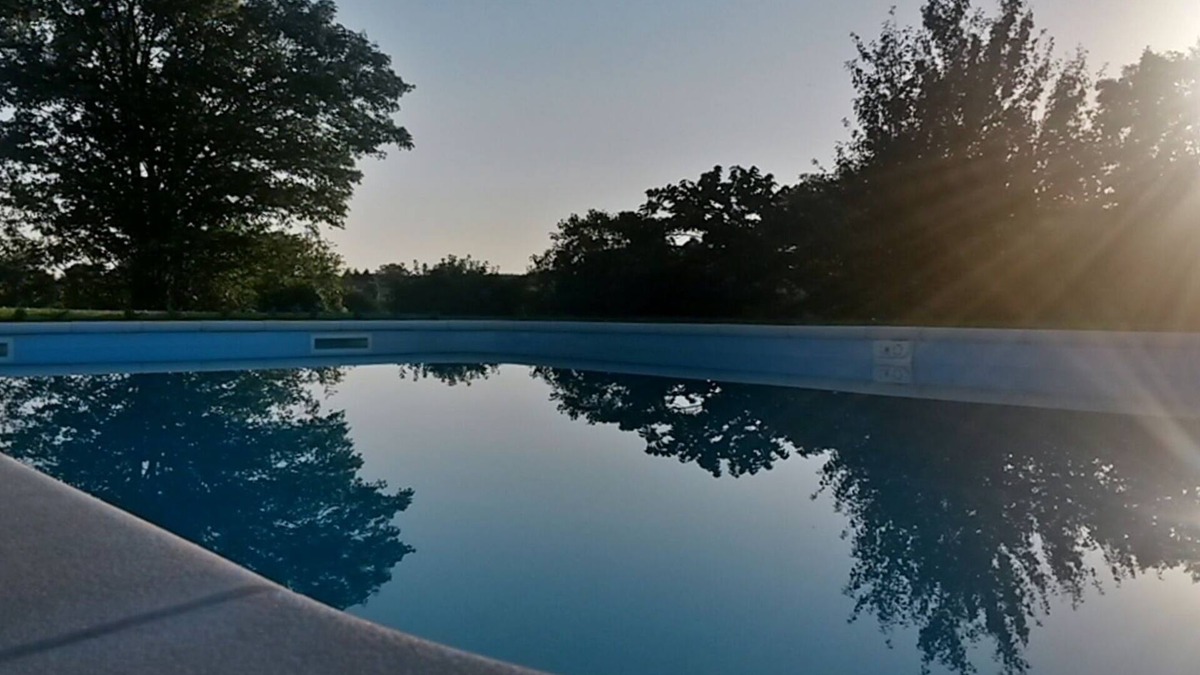 Lozay Cottage | Idyllic Country Cottage with Stunning Heated Swimming Pool