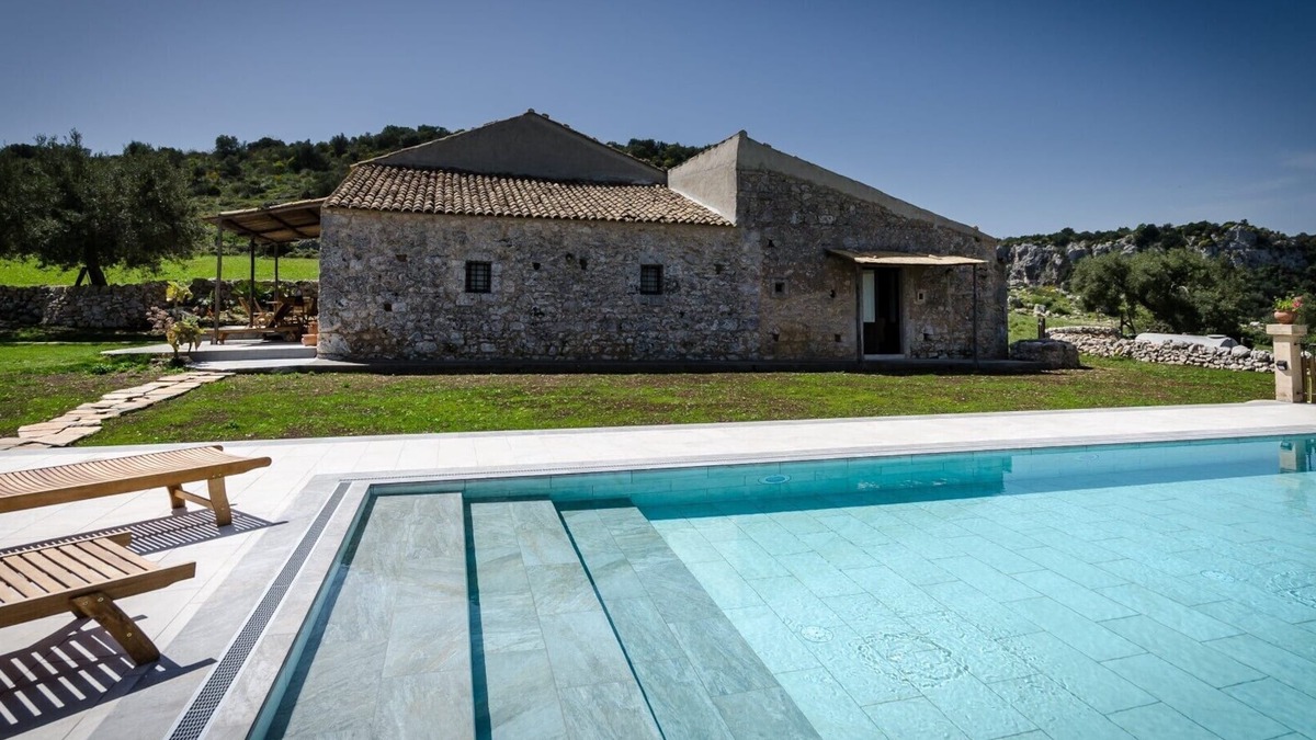 Noto House | Idyllic country house, panoramic pool with sea views, quiet, WiFi, heating, 7 people