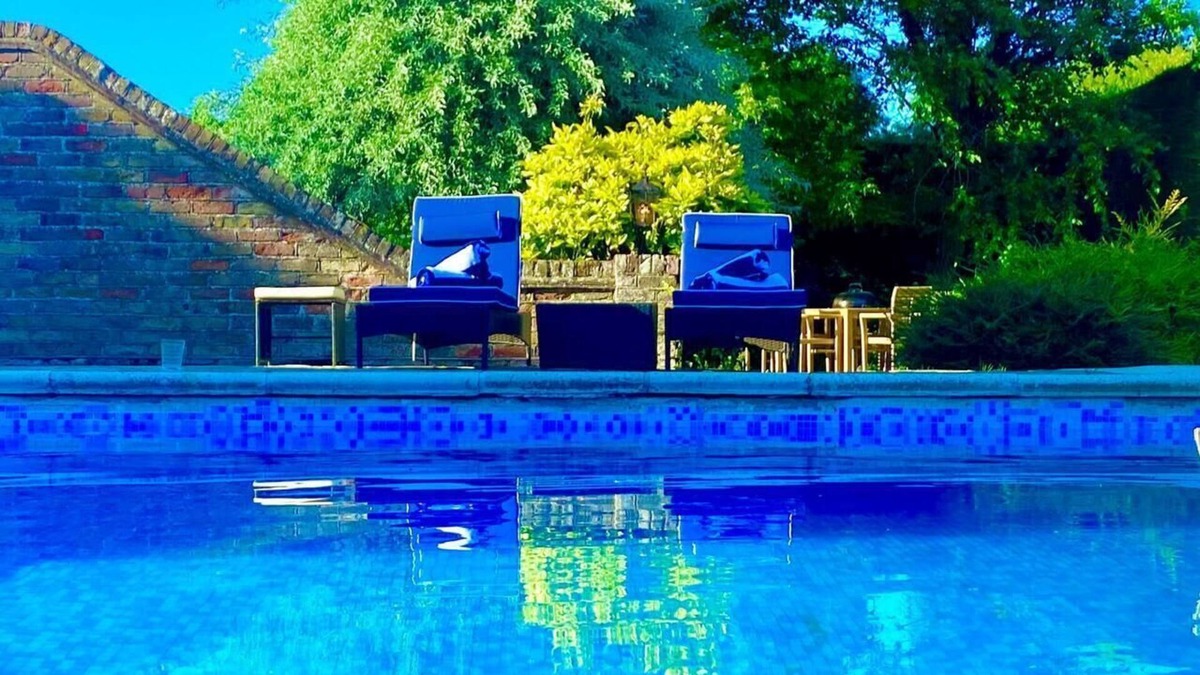 Twywell Cottage | Idyllic Country Retreat with Wow Views & Lush Pool