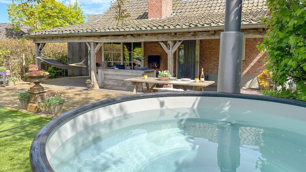 Lage Mierde House | Idyllic detached house with hot tub and garden