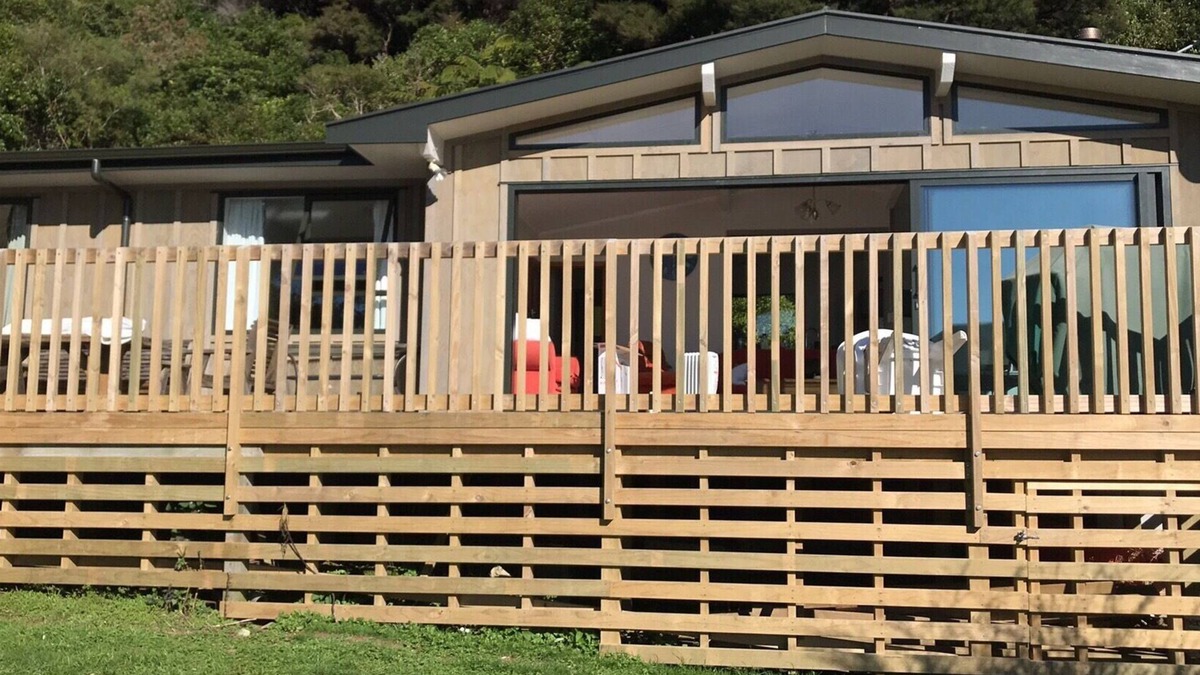Queen Charlotte Sound House | Idyllic Dryden Bay - a complete Sounds experience