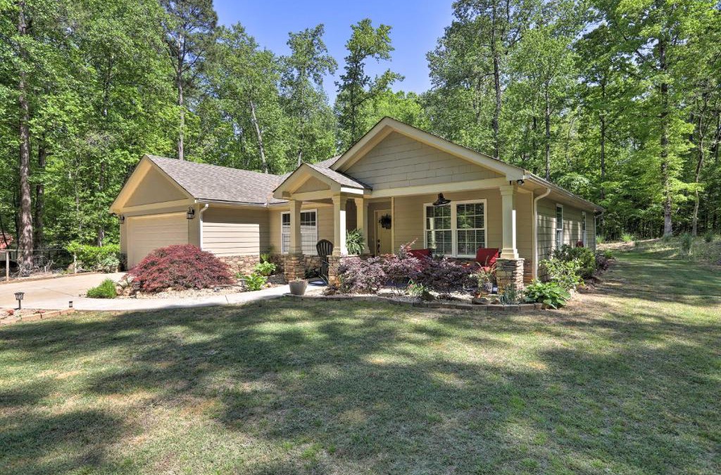 Lake Oconee House | Idyllic Eatonton House with Patio and Lake Access!