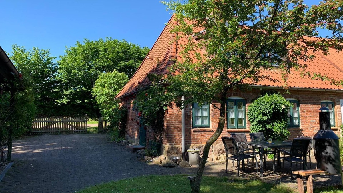Barkelsby House | Idyllic farm cottage only 600 m from the Baltic Sea, natural beach, no car traffic