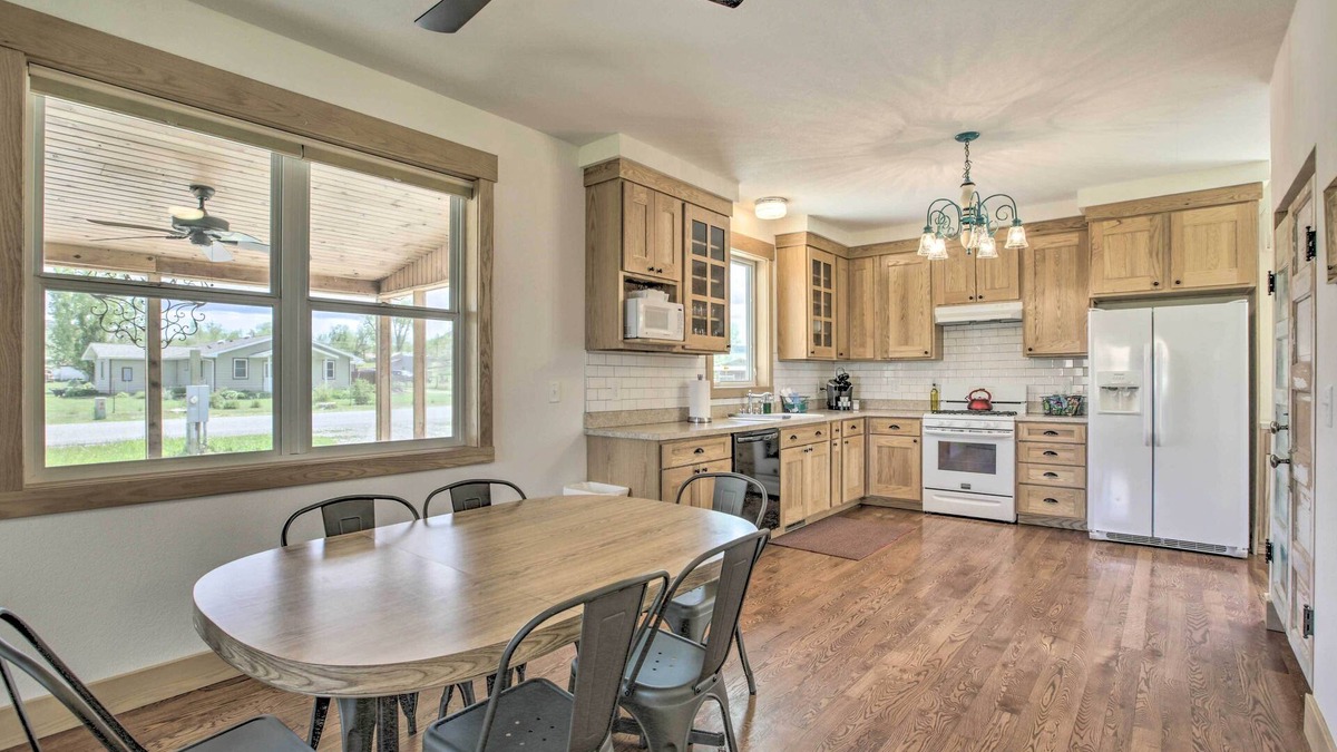 Lucerne House | Idyllic Gem: Screened Porch, 1/2 Mi to River!