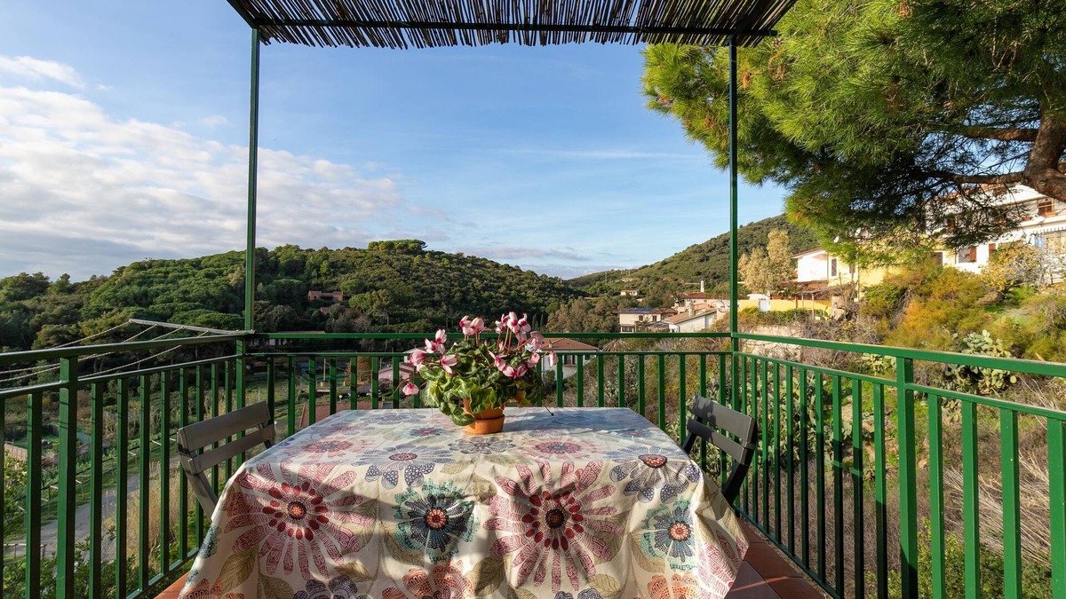 Fetovaia Apartment | Idyllic Holiday Apartment "Simona" near the Beach with Terrace and Wi-Fi