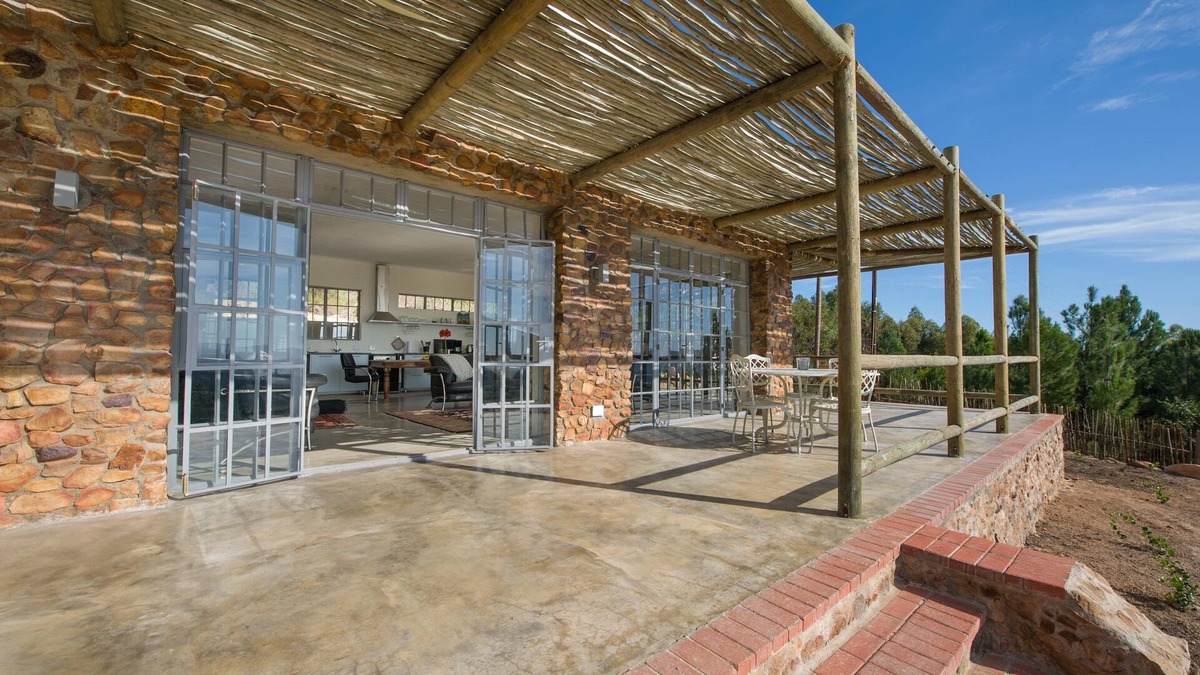 Paarl House | Idyllic holiday home in front of a majestic mountain backdrop