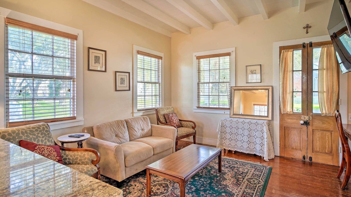 Houma Cottage | Idyllic Houma Vacation Rental on Shared Pond!