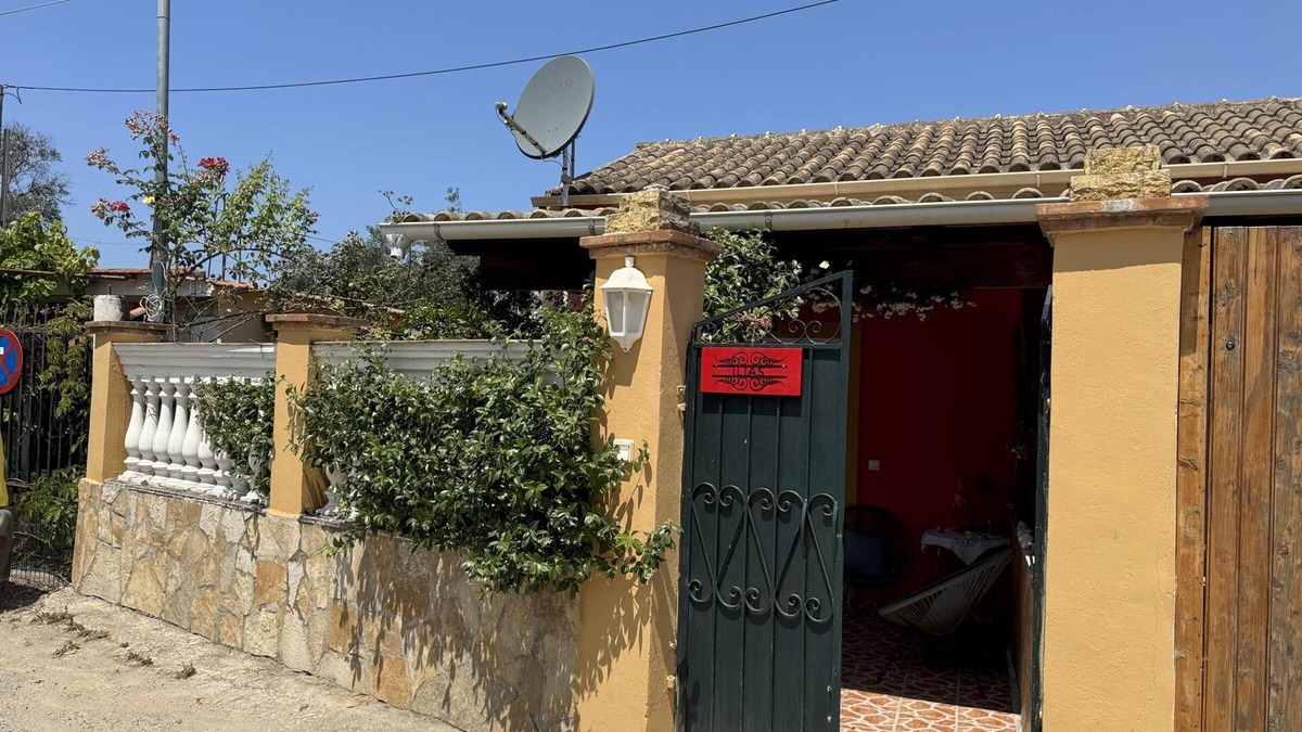 Skala House | Idyllic located in the country and close to the sea - Holiday home Paramonas, Co